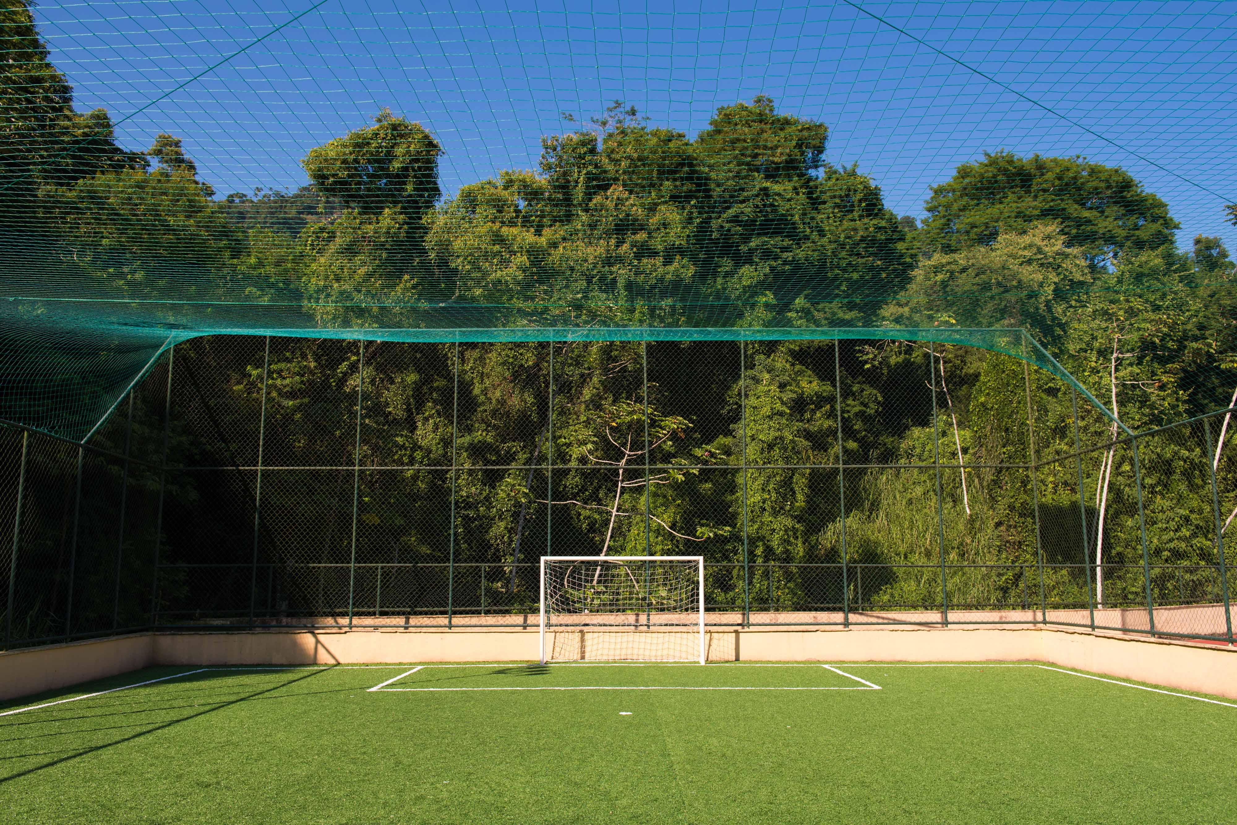 Vila Gale Eco Resort Angra Angra dos Reis Exteriör bild The football pitch at the school